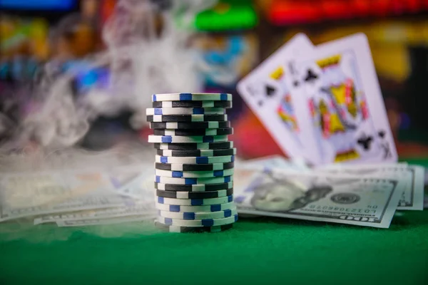 Cards Chips Green Felt Casino Table Abstract Background Copy Space — Stock Photo, Image