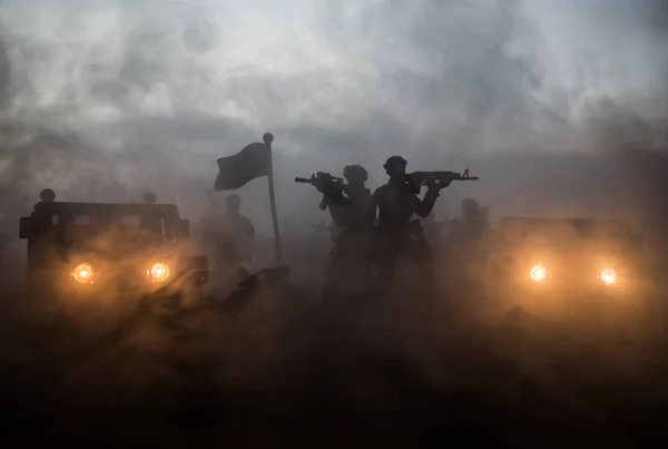 Conceito Guerra Cena Batalha Fundo Céu Nevoeiro Guerra Silhuetas Combate — Fotografia de Stock