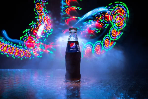 Baku Azerbajdzjan April 2019 Pepsi Classic Glas Flaska Mot Mörkt — Stockfoto