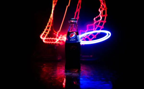 Baku Azerbejdżan Kwietnia 2019 Pepsi Classic Szklanej Butelce Przed Ciemnym — Zdjęcie stockowe