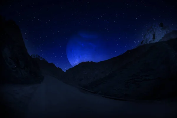 Fantaisie Concept Surréaliste Paysage Nocturne Pittoresque Route Campagne Nuit Avec — Photo