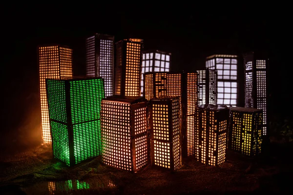 Творческое Оформление Стола Маленькими Городскими Зданиями Светящимися Ночью Современные Небоскребы — стоковое фото