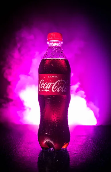 Baku Azerbajdzsán Április 2018 Coca Cola Classic Műanyag Palackban Sötét — Stock Fotó