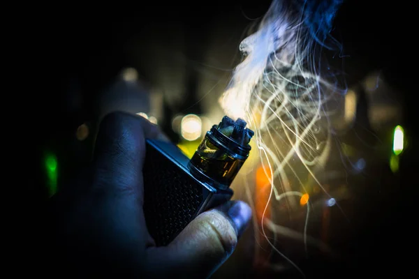 Concepto Vape Explosión Electrónica Vapores Cigarrillos Nubes Humo Botellas Vapor — Foto de Stock