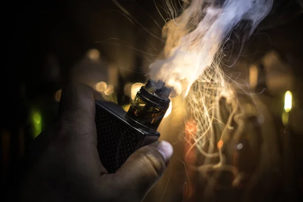 Concepto Vape Explosión Electrónica Vapores Cigarrillos Nubes Humo Botellas Vapor — Foto de Stock