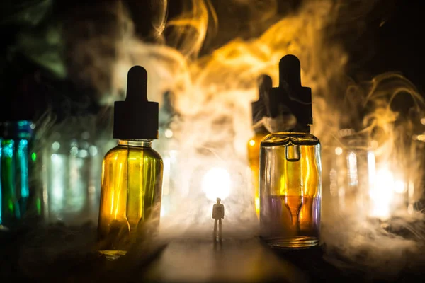 Vape Concept Silhouet Van Een Man Die Het Midden Van — Stockfoto