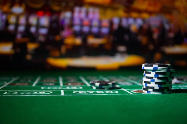 Isolation d'élément de Casino sur le coloré, Machine à sous, Roulette tandis que, Dés, Casino puce - image — Photo