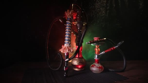 Carvão quente Hookah na tigela shisha com fundo preto. Shisha oriental elegante — Vídeo de Stock