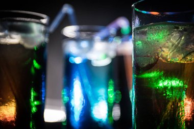 barda limon ile renkli çekim koleksiyonu; kireç ile alkol mini kokteyl atıcılar seti;