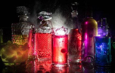barda limon ile renkli çekim koleksiyonu; kireç ile alkol mini kokteyl atıcılar seti;