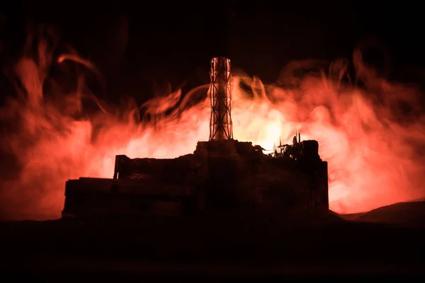 Decoración artística creativa. Central nuclear de Chernobyl por la noche. Diseño de la estación abandonada de Chernobyl después de la explosión del reactor nuclear . — Foto de Stock