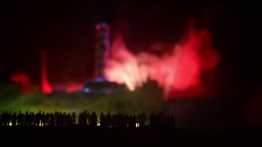 Yaratıcı sanat dekorasyonu. Geceleri Çernobil nükleer santrali. Nükleer reaktör patlamasından sonra terk edilmiş Çernobil istasyonunun planı. Seçici odak