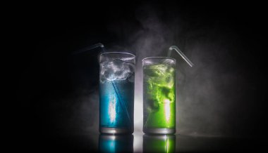 barda limon ile renkli çekim koleksiyonu; kireç ile alkol mini kokteyl atıcılar seti;