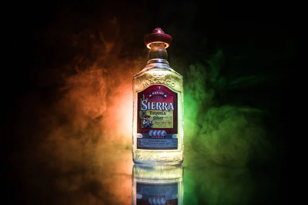 Baku, azerbaijan - 16. Juni 2019. flasche sierra tequila, eine alkoholmarke der firma borco-marken-import aus hamburg, hergestellt in destiler � as sierra unidas — Stockfoto