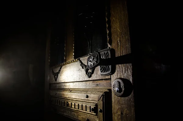 Close up view of old antique wooden door inside dark room. Selective focus — Stock Photo, Image