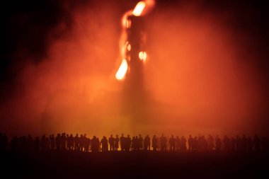 Yaratıcı sanat dekorasyonu. Geceleri Çernobil nükleer santrali. Nükleer reaktör patlamasından sonra terk edilmiş Çernobil istasyonunun düzeni.