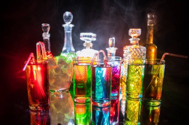 barda limon ile renkli çekim koleksiyonu; kireç ile alkol mini kokteyl atıcılar seti;