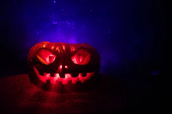 Halloween pumpkin smile and scrary eyes for party night. Close up view of scary Halloween pumpkin with eyes glowing inside at black background. — Stock Photo, Image