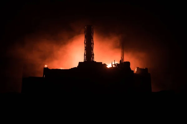 Decoración artística creativa. Central nuclear de Chernobyl por la noche. Diseño de la estación abandonada de Chernobyl después de la explosión del reactor nuclear . — Foto de Stock