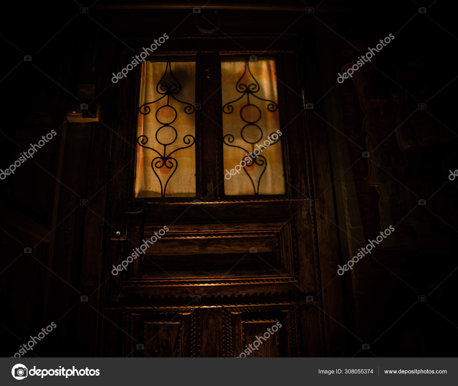 Ночь Закрытых Дверей – Эротические Сцены