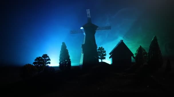 Traditionele Nederlandse Windmolen Een Heuvel Tijdens Een Zomer Zonsondergang Decoratie — Stockvideo