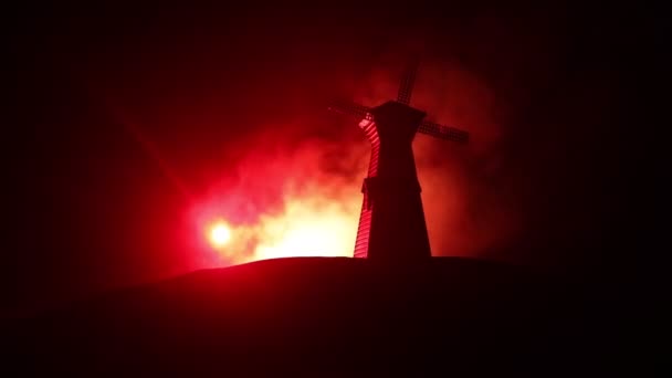 Molino Viento Tradicional Holandés Una Colina Durante Una Puesta Sol — Vídeo de stock