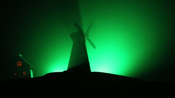 Moulin Vent Hollandais Traditionnel Sur Une Colline Pendant Coucher Soleil — Video