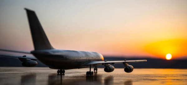 Artwork decoration. White passenger plane ready to taking off from airport runway. Silhouette of Aircraft during sunset time. — Stock Photo, Image