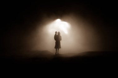 Ölü kadın ve çocuk zombies. Korku Cadılar Bayramı kavramı