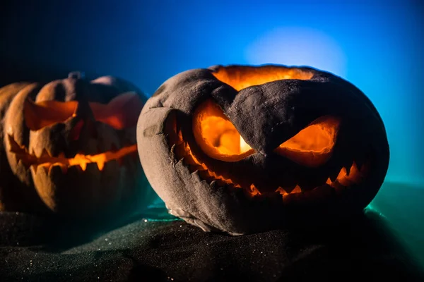 Zucca di Halloween. Decorazione tradizionale di festa. Utile come biglietto di auguri — Foto Stock