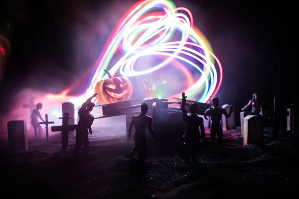 Eng weergave van zombies op begraafplaats dode boom, maan, kerk en spooky bewolkte hemel met mist, Horror Halloween concept. Toned — Stockfoto