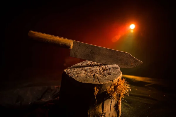 Tema de Halloween aterrador con arma asesina maníaca. Concepto de horror — Foto de Stock