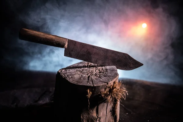 Skrämmande Halloween tema med galning mördare vapen. Skräckbegreppet — Stockfoto