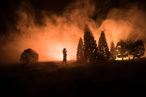 Mrtvá žena a chlapec zombie. Horor halloween koncept — Stock fotografie