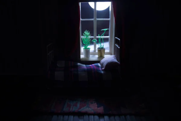 Une Maison Poupée Réaliste Chambre Avec Mobilier Fenêtre Nuit Couple — Photo