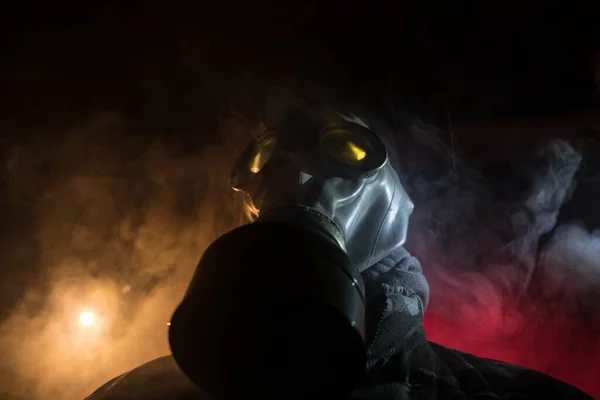 Environmental Disaster Post Apocalyptic Survivor Gas Mask Dark Background Dramatic — Stock Photo, Image