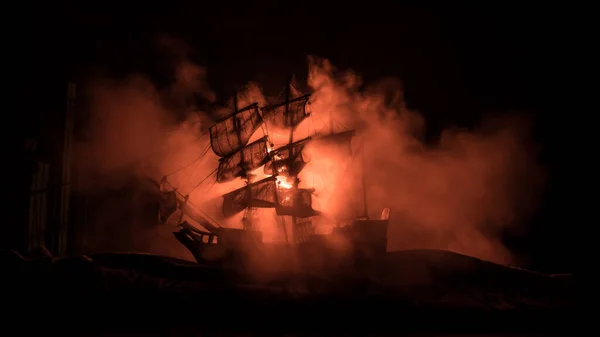 Silueta Negra Del Barco Pirata Noche Escena Nocturna Barco Pirata — Foto de Stock