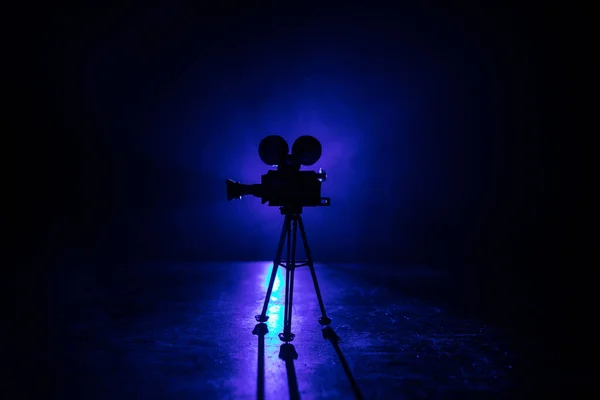 Filmconcept Miniatuur Filmset Donkere Achtergrond Met Mist Lege Ruimte Silhouet — Stockfoto