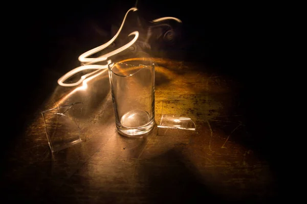 Buvez Concept Verre Cassé Verres Cassés Sur Table Bois Fond — Photo