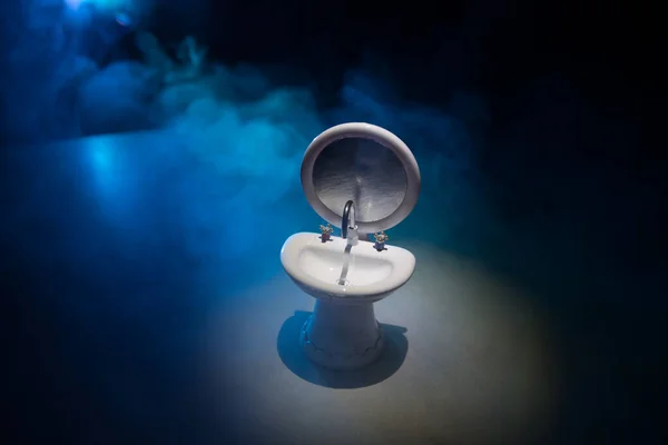 Lavabo Miniatura Fondo Scuro Concetto Igiene Lavati Mani Proteggiti Prevenzione — Foto Stock