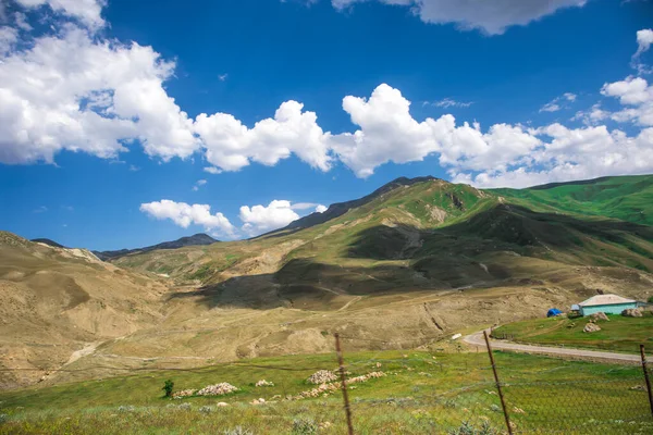 Vackert Landskap Fjällen Sommaren Dagen Berg Vid Solnedgången Azerbajdzjan Kaukasus — Stockfoto