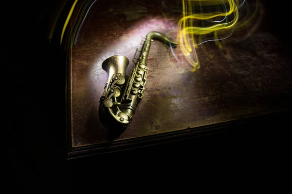 Koncepcja Muzyki Saksofonowy Instrument Jazzowy Miniatura Alto Gold Sax Kolorowym — Zdjęcie stockowe