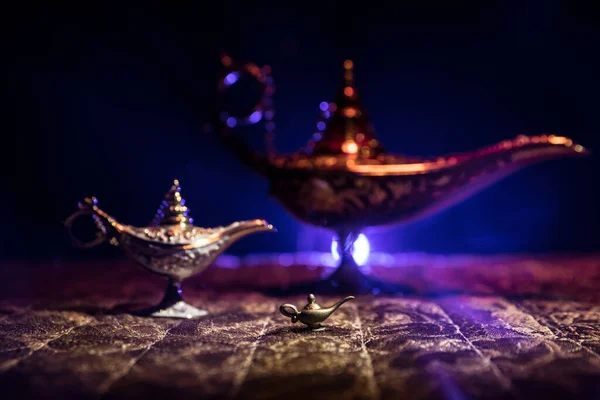 Античный Аладдин Арабских Ночей Джина Стиле Лампа Мягким Светлым Белым — стоковое фото