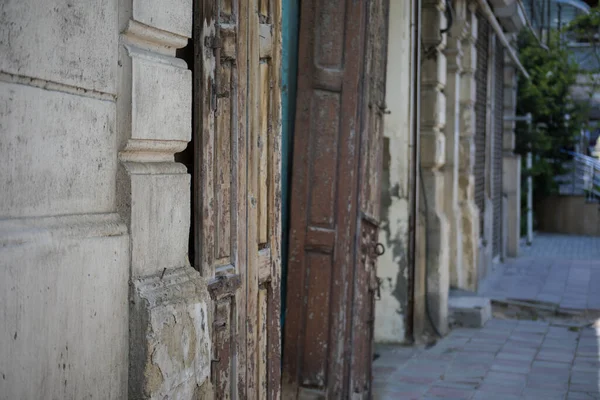 Seçici Odak Noktasında Klasik Kapı Açık Hava Çekimi Bakü Azerbaycan — Stok fotoğraf