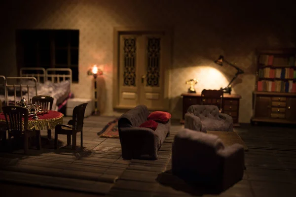 Uma Sala Estar Casa Bonecas Realista Com Móveis Janela Noite — Fotografia de Stock