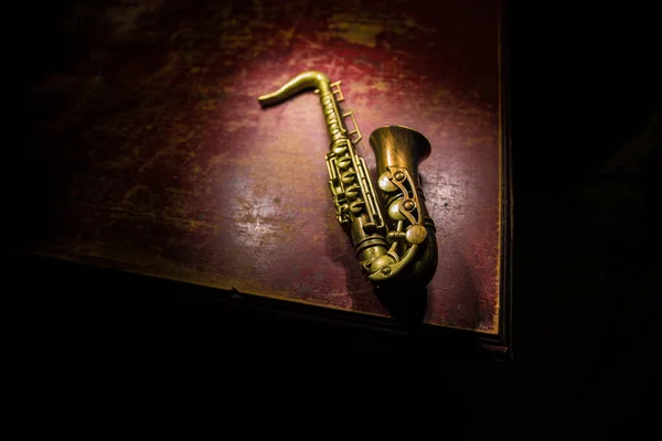 Concepto Musical Instrumento Jazz Saxofónico Alto Saxo Dorado Miniatura Con — Foto de Stock