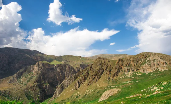 Vackert Landskap Fjällen Sommaren Dagen Berg Vid Solnedgången Azerbajdzjan Kaukasus — Stockfoto