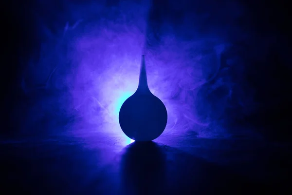 Enema Azul Sobre Fondo Oscuro Con Contraluz Obra Creativa Decorada — Foto de Stock