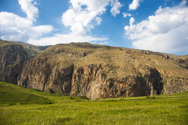 Yazın Gündüz Dağlarda Güzel Bir Manzara Gün Batımında Dağlar Azerbaycan — Stok fotoğraf