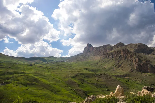 Hermoso Paisaje Las Montañas Verano Durante Día Montañas Atardecer Azerbaiyán — Foto de Stock